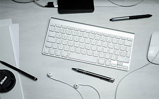 梦见香菜Adobe股价下跌 投资者对其AI应用回报持怀疑态度
