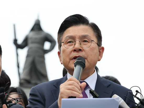 韩媒：韩国无党派总统候选人黄(🏐)教安宣布退选，支持执政党候选人金文洙
